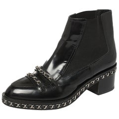 Chanel Schwarz Lackleder und Stoff Kette verschönert Stiefeletten Größe 40
