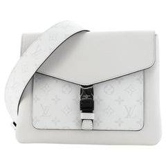 Messenger-Taschenklappe von Louis Vuitton für den Außenbereich mit Monogramm Taigarama