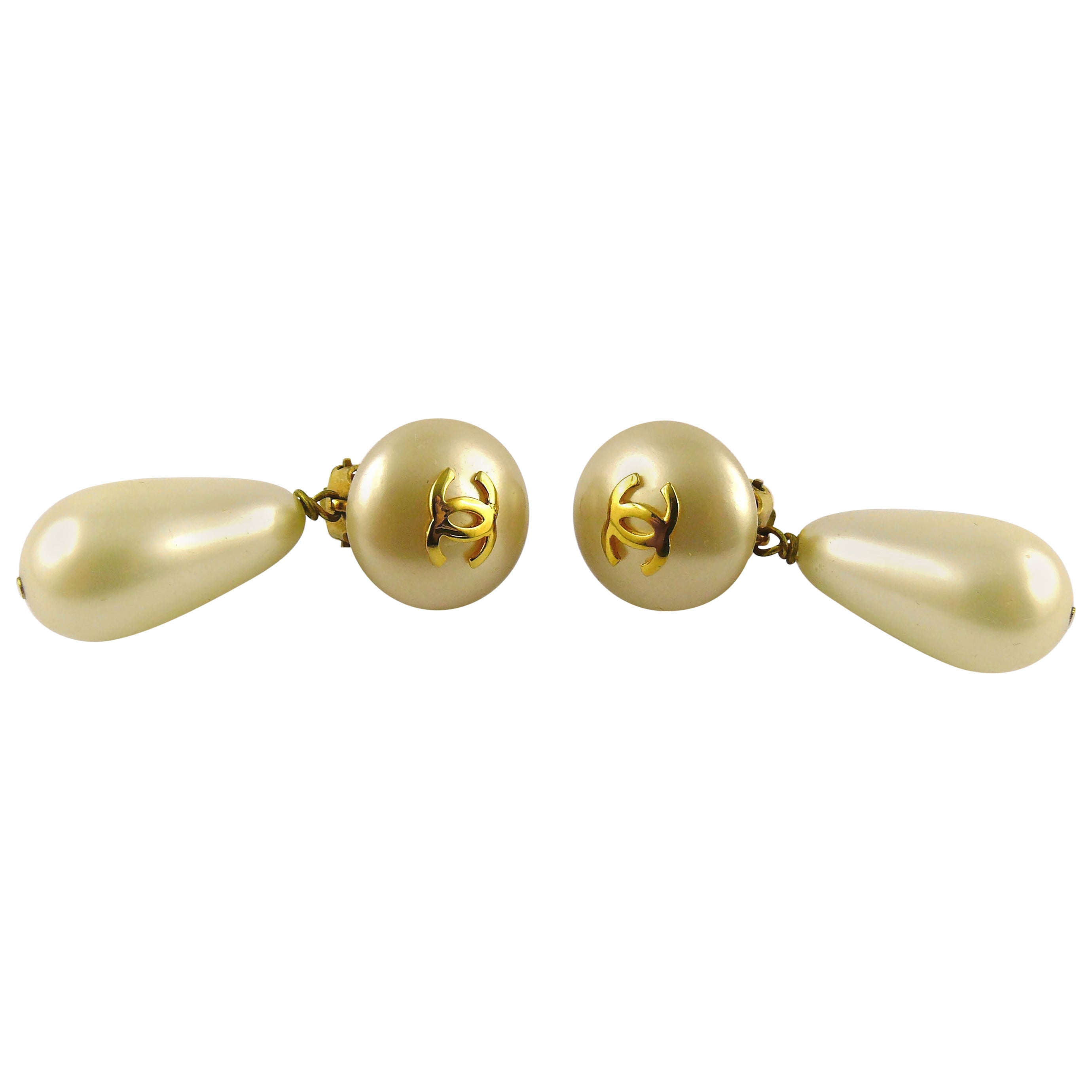 Chanel Vintage Pearl Drop Dangling Earrings