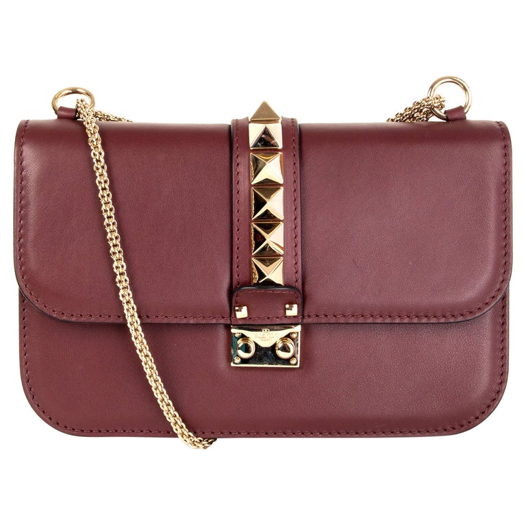 VALENTINO burgundy leather ROCKSTUD GLAM LOCK MEDIUM Shoulder Bag For Sale  at 1stDibs