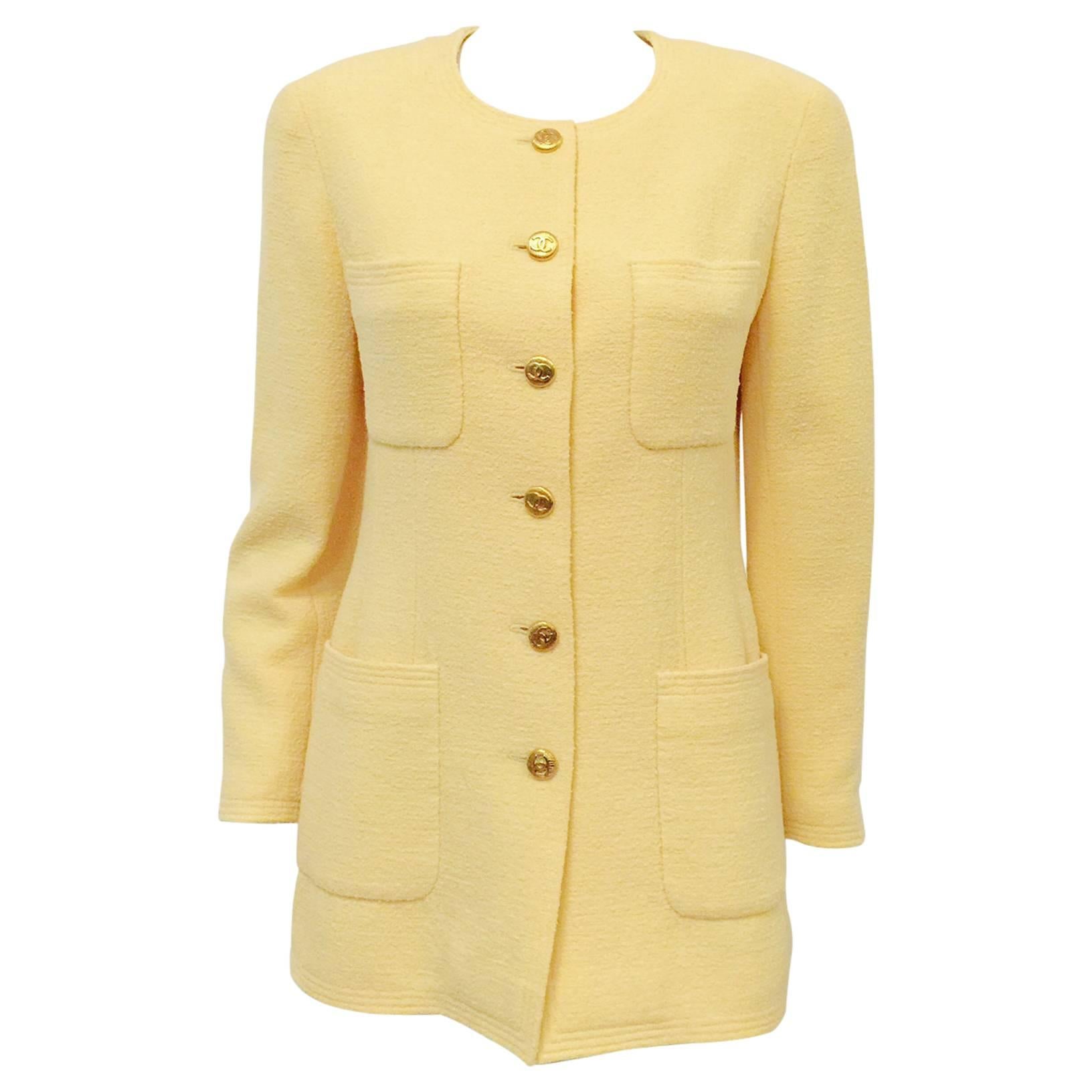 Chanel Boutique 1993 Cruise Butter Boucle Wool Jacket With Gold Buttons For Sale