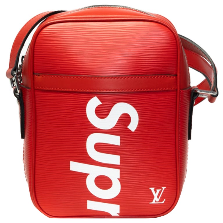 Louis Vuitton x Supreme Danube Rote Epi Umhängetasche im Angebot bei 1stDibs