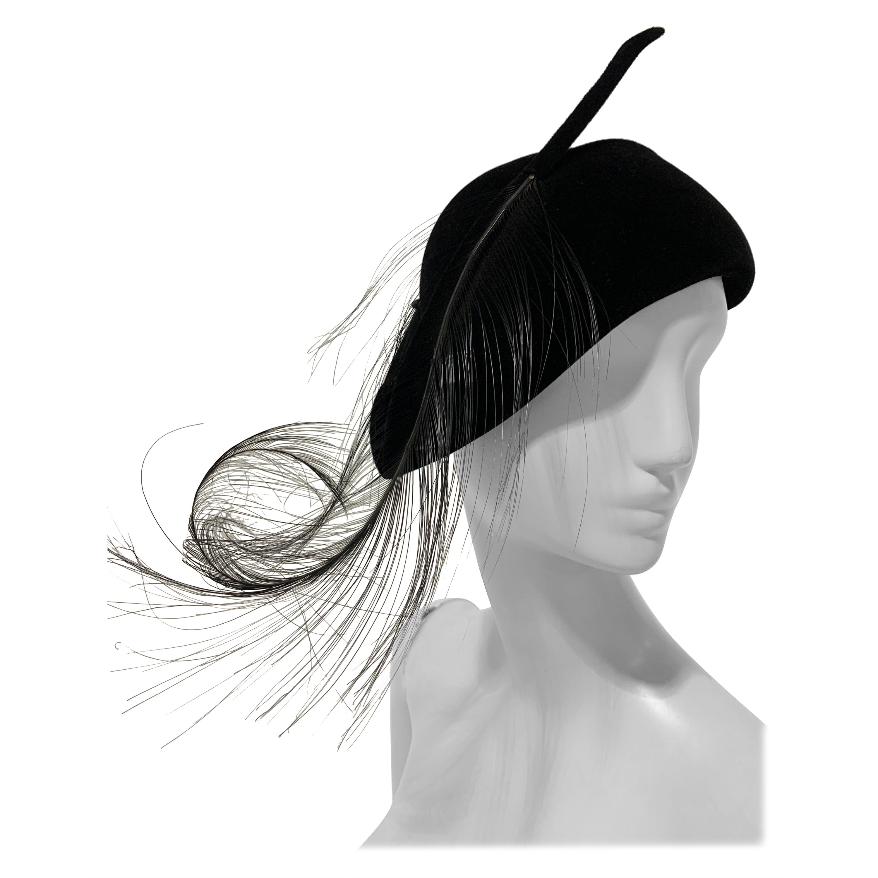 1940s Milgrim Black Cashmere Felt French Style Hat W/ Singed Ostrich Feathers en vente