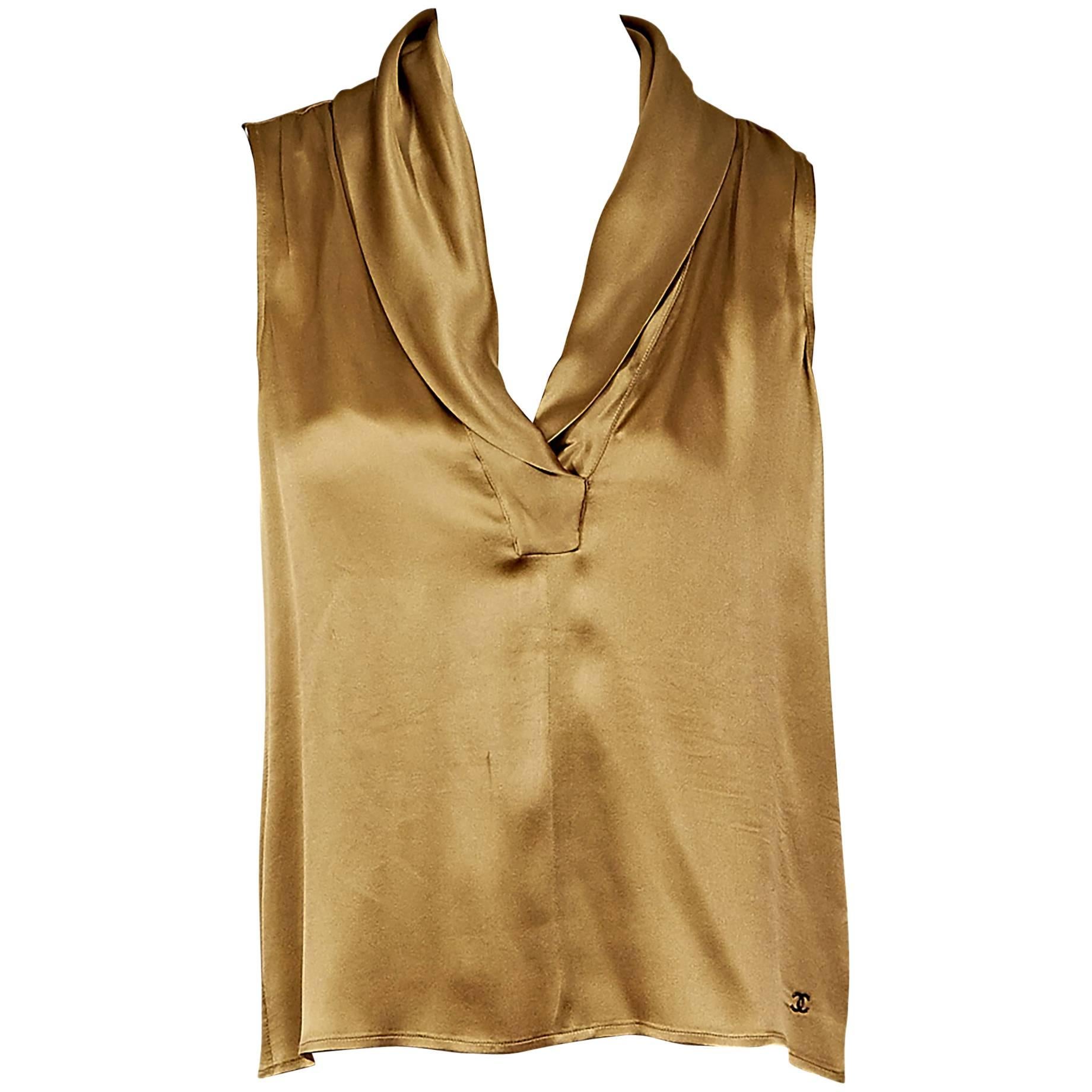 Blouse sans manches en soie dorée de Chanel