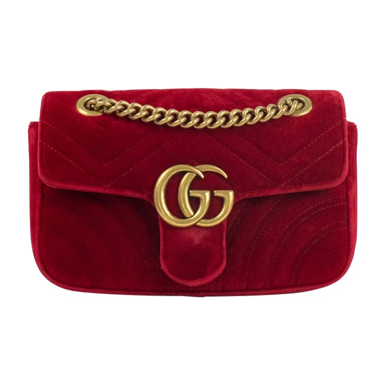 Gucci, Marmont in red velvet