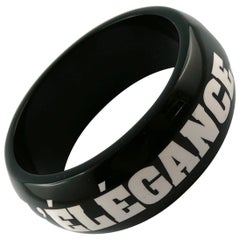 Bracciale in resina Chanel L'Elegance, C'est La Ligne in bianco e nero