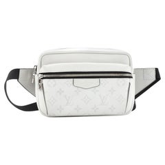 Orange Louis Vuitton Monogram Taigarama Outdoor Bumbag Belt Bag, Louis  Vuitton 2018 pre-owned Empreinte Montaigne MM handbag Black