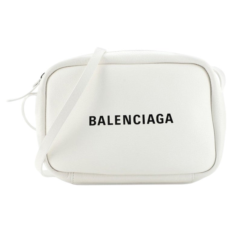 ysl monogram medium shoulder bag