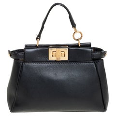 Fendi Micro Peekaboo Umhängetasche aus schwarzem Leder