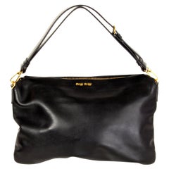 MIU MIU MIU schwarze Umhängetasche aus weichem Kalbsleder CLOUD HOBO