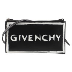 Givenchy Graffiti Clutch mit Riemen Bedrucktes Leder