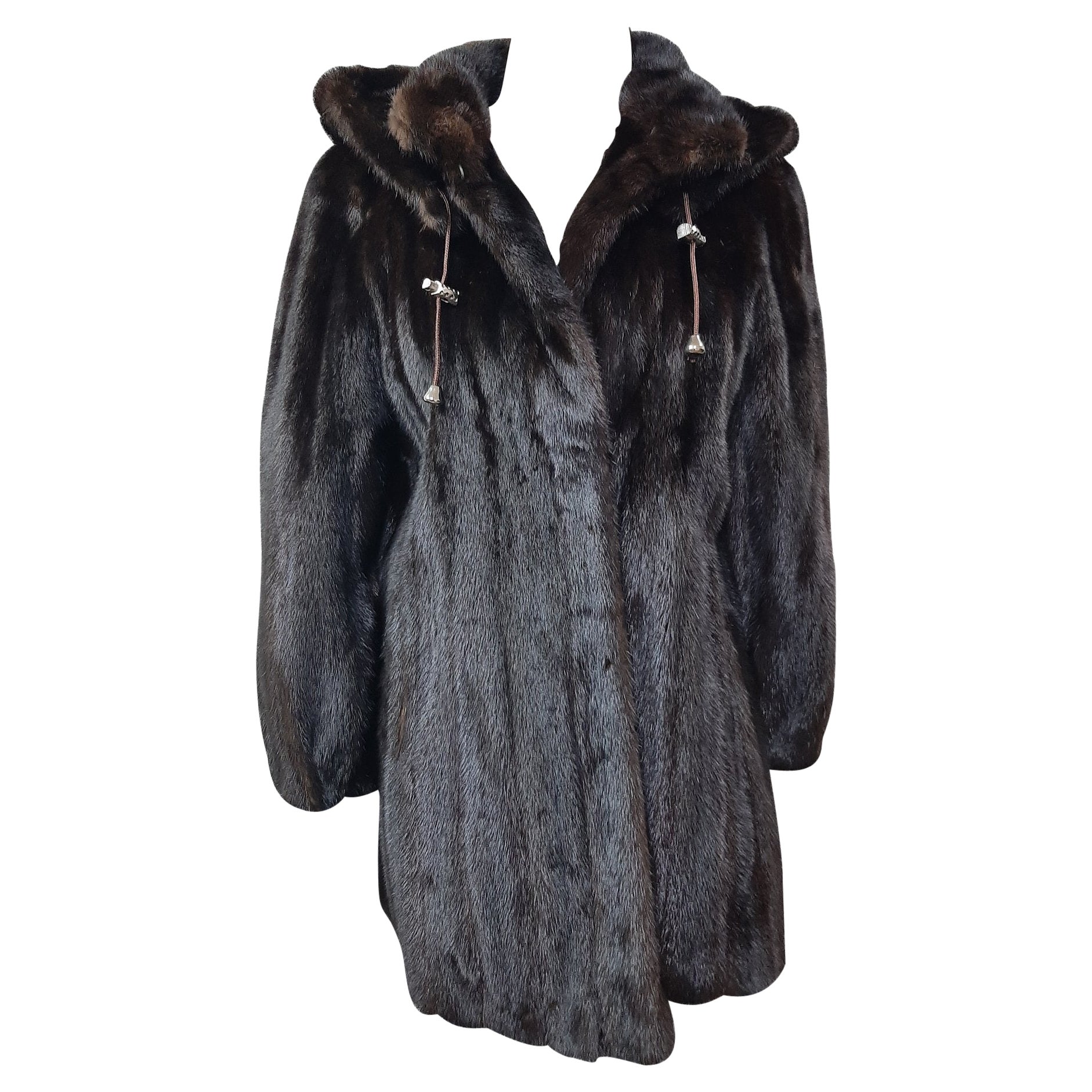 Manteau en fourrure de vison non utilisé avec capuche, taille 10 en vente