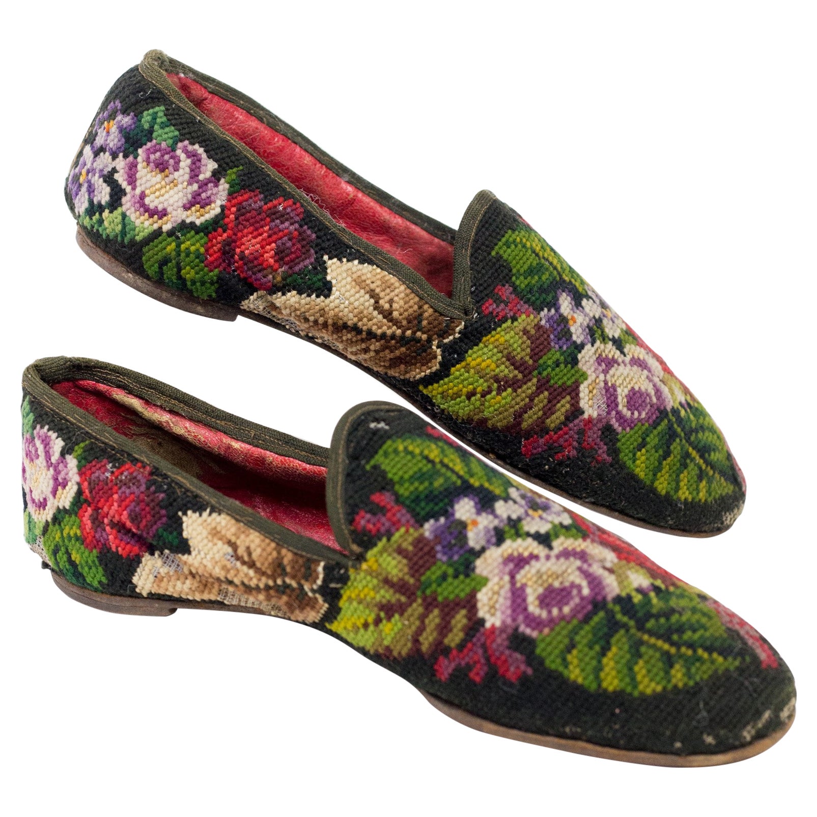 Pair of men's slippers in stitch point tapestry - France Circa 1860