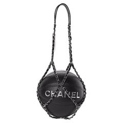 Chanel Baskets de collection Baskets en cuir d'agneau noir avec chaîne en filet