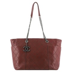 Chanel CC Tasche mit Reißverschluss und Kette Tote aus genähtem Kalbsleder Medium