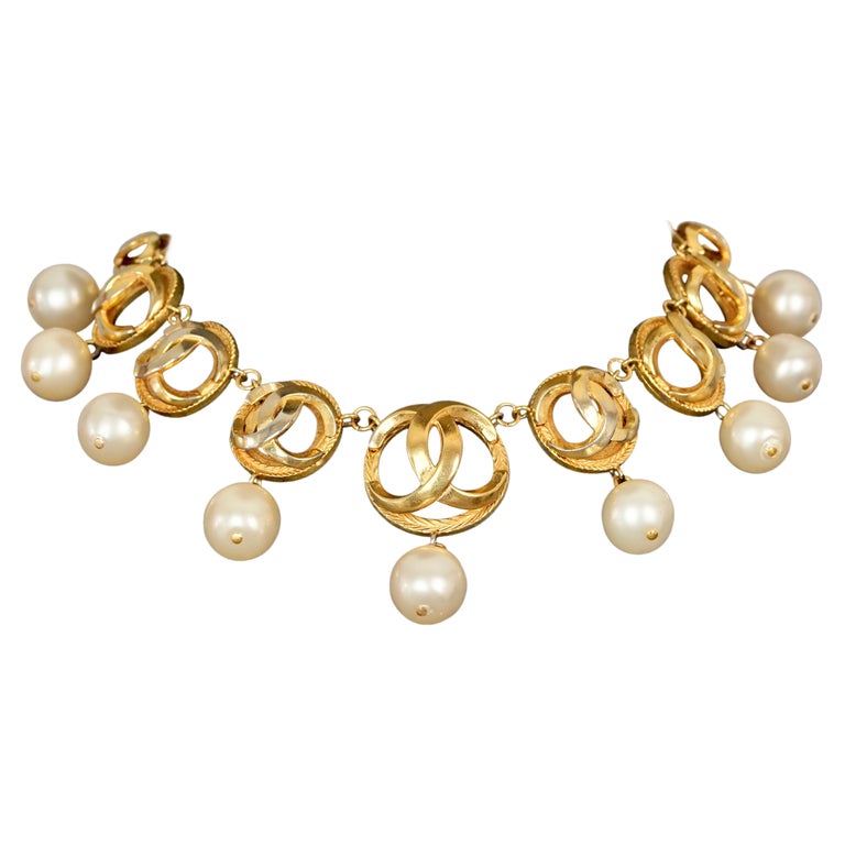 Vintage CHANEL CC Logo Links Pearl Charms Necklace For Sale at 1stDibs