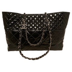 Chanel Brevetto Nero In the Business Tote