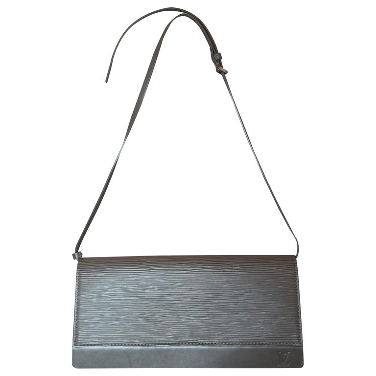 Louis Vuitton Taupe Epi-Leather Honfleur Pouivre Clutch/Shoulder Bag -  2001 at 1stDibs
