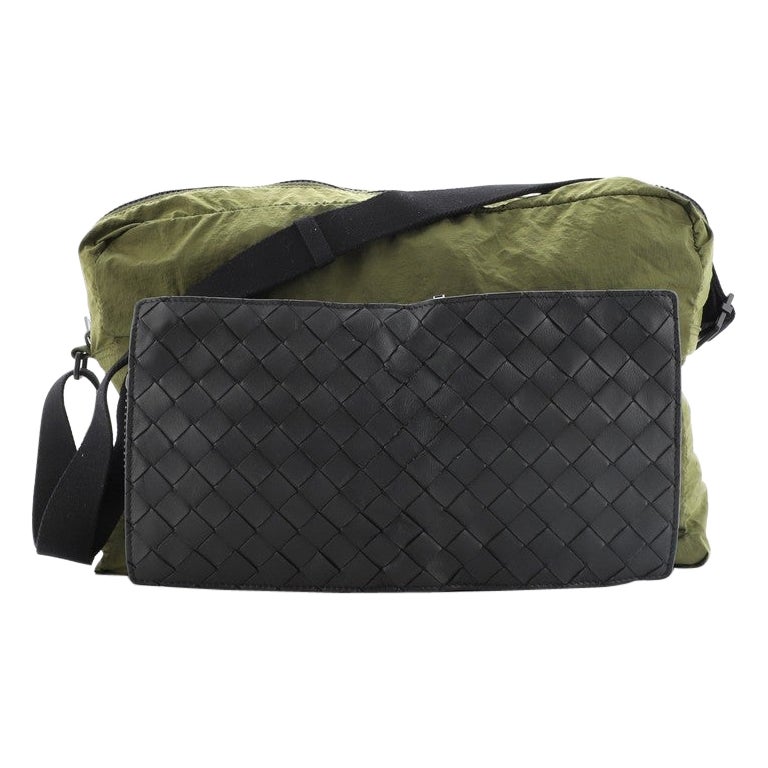 Bottega Veneta Black Intrecciato Leather Fold Crossbody Bag - Handbag | Pre-owned & Certified | used Second Hand | Unisex