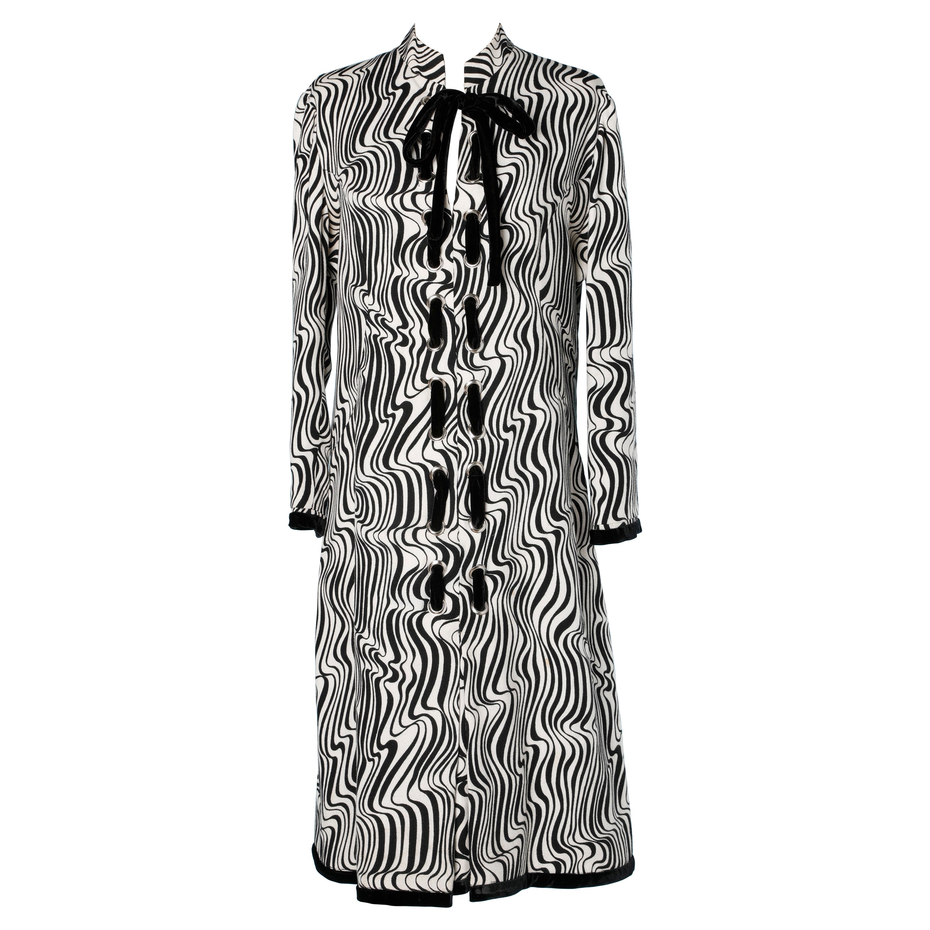 vestido Op Art blanco y negro años 70 en venta