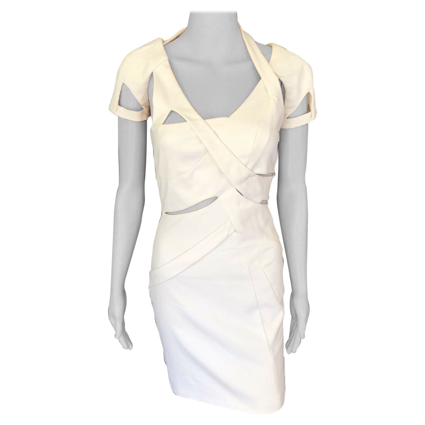 Gucci S/S 2010 Runway - Mini robe blanche à découpes