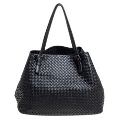 Große Cesta Tote aus schwarzem Intrecciato-Leder von Bottega Veneta