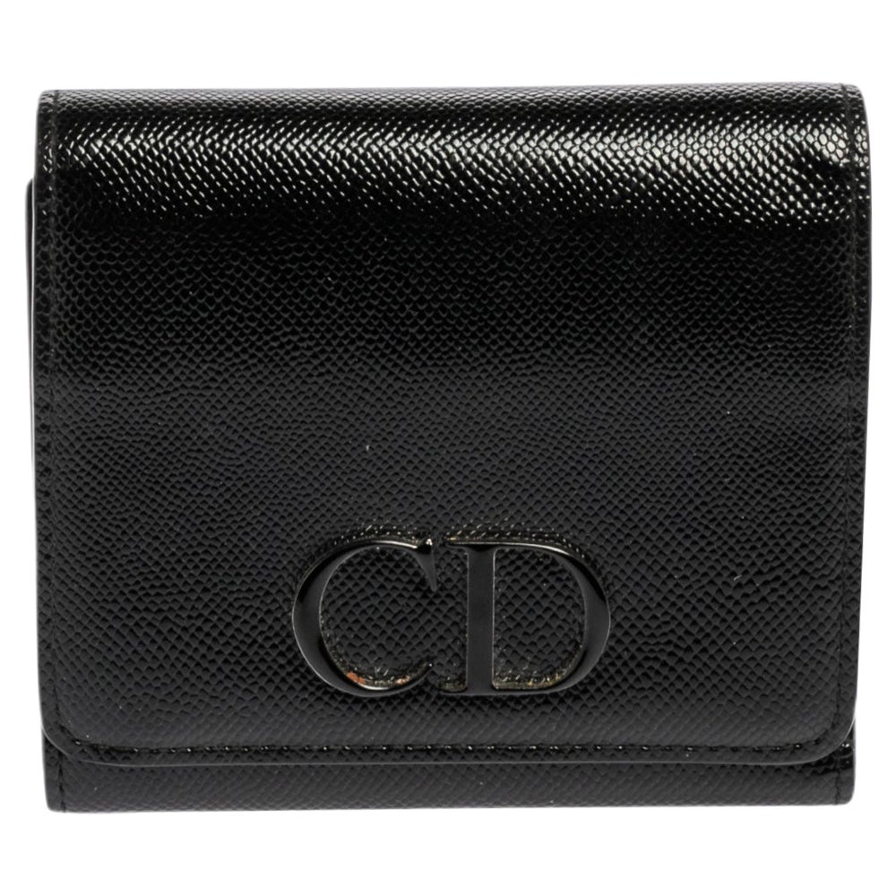 Gucci GG Snakeskin Trifold Wallet - Black Leather