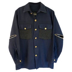 J Dauphin - Veste militaire bleu foncé ornée de brocart noir et argenté en soie blanche