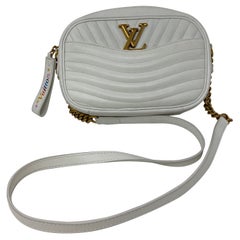 Louis Vuitton New Wave Kameratasche aus weißem Kalbsleder