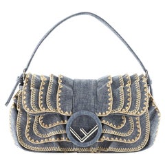 Fendi Kan I F Baguette Tasche bestickt gerafftem Denim