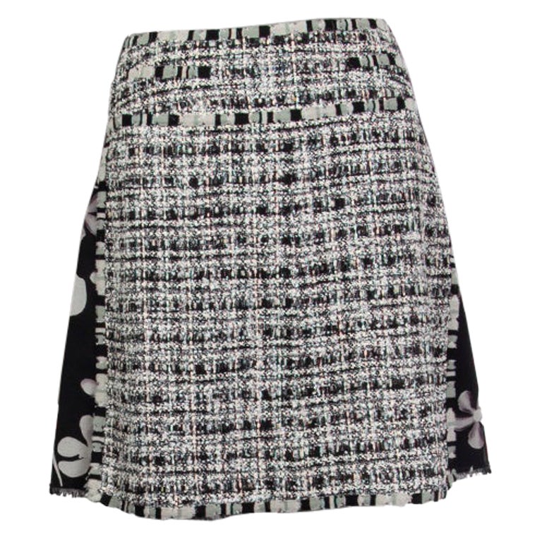 CHANEL black and white cotton blend PLAID TWEED and FLORAL Skirt 36 XS For  Sale at 1stDibs