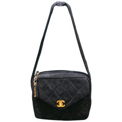 Chanel bolso de asa de ante acolchado negro