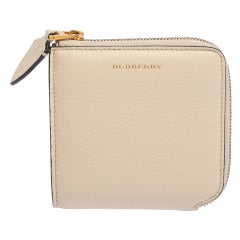 Leder Meldon mit halbem Reißverschluss, quadratische Brieftasche von Burberry in Beige