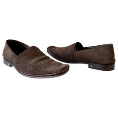 Louis Vuitton Chaussures en daim perforées