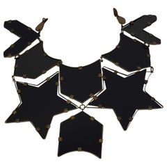 Collier massif YVES SAINT LAURENT Ysl avec plaque de boutonnage en plâtre et étoile en plexiglas