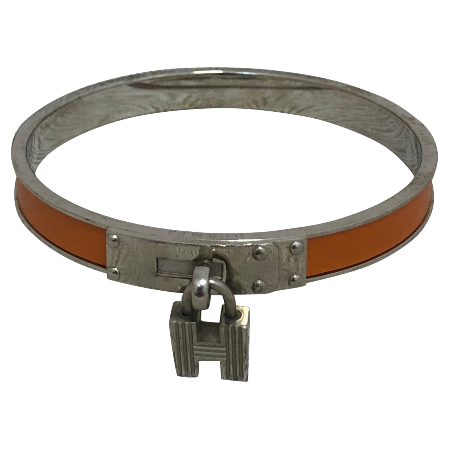 Bracelet jonc Kelly H Lock Hermès en palladium et cuir avec pochette - En  vente sur 1stDibs