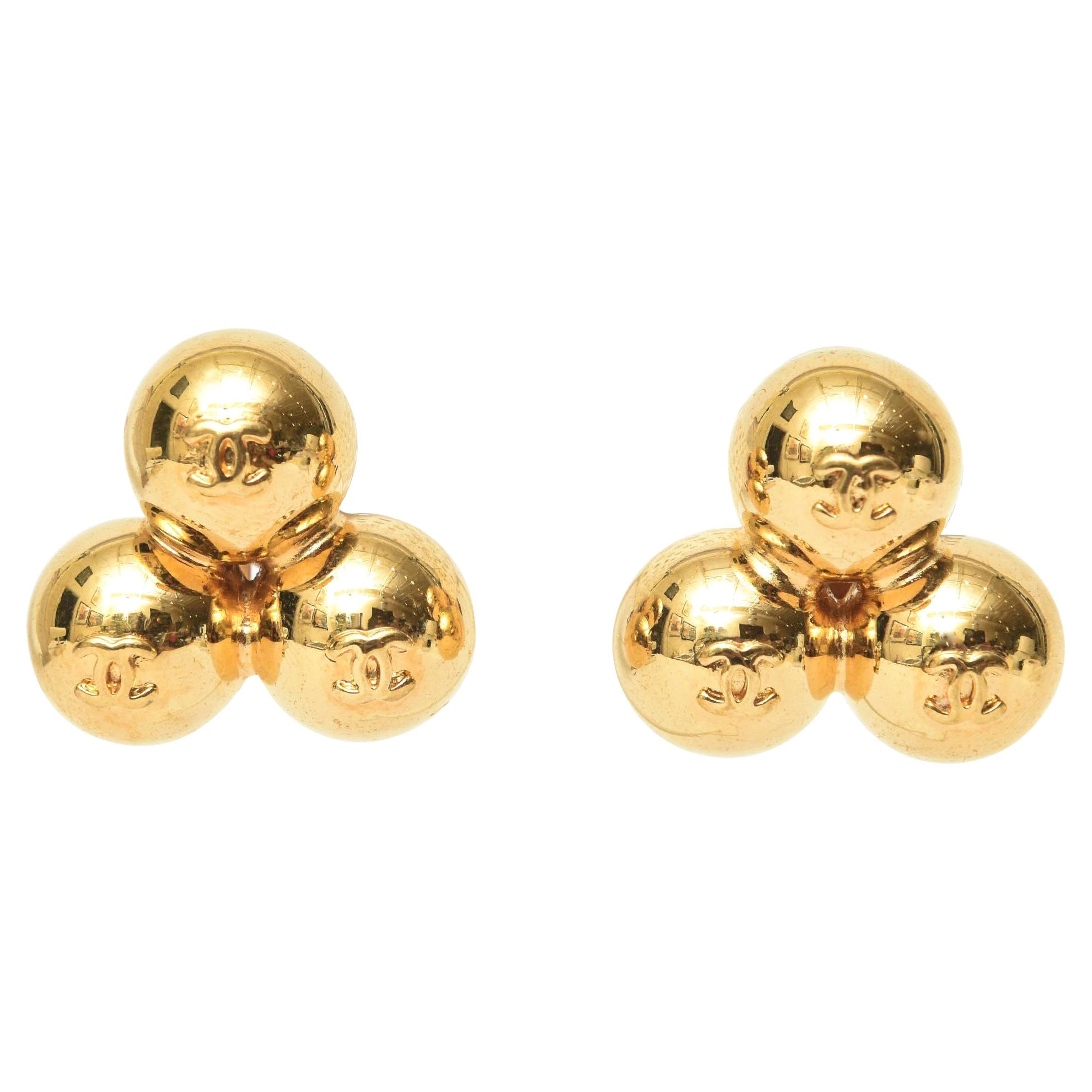 Chanel Signed 3 Logo CC Cluster Ball Sphere Clip on Gold Plated Earrings 90's For Sale