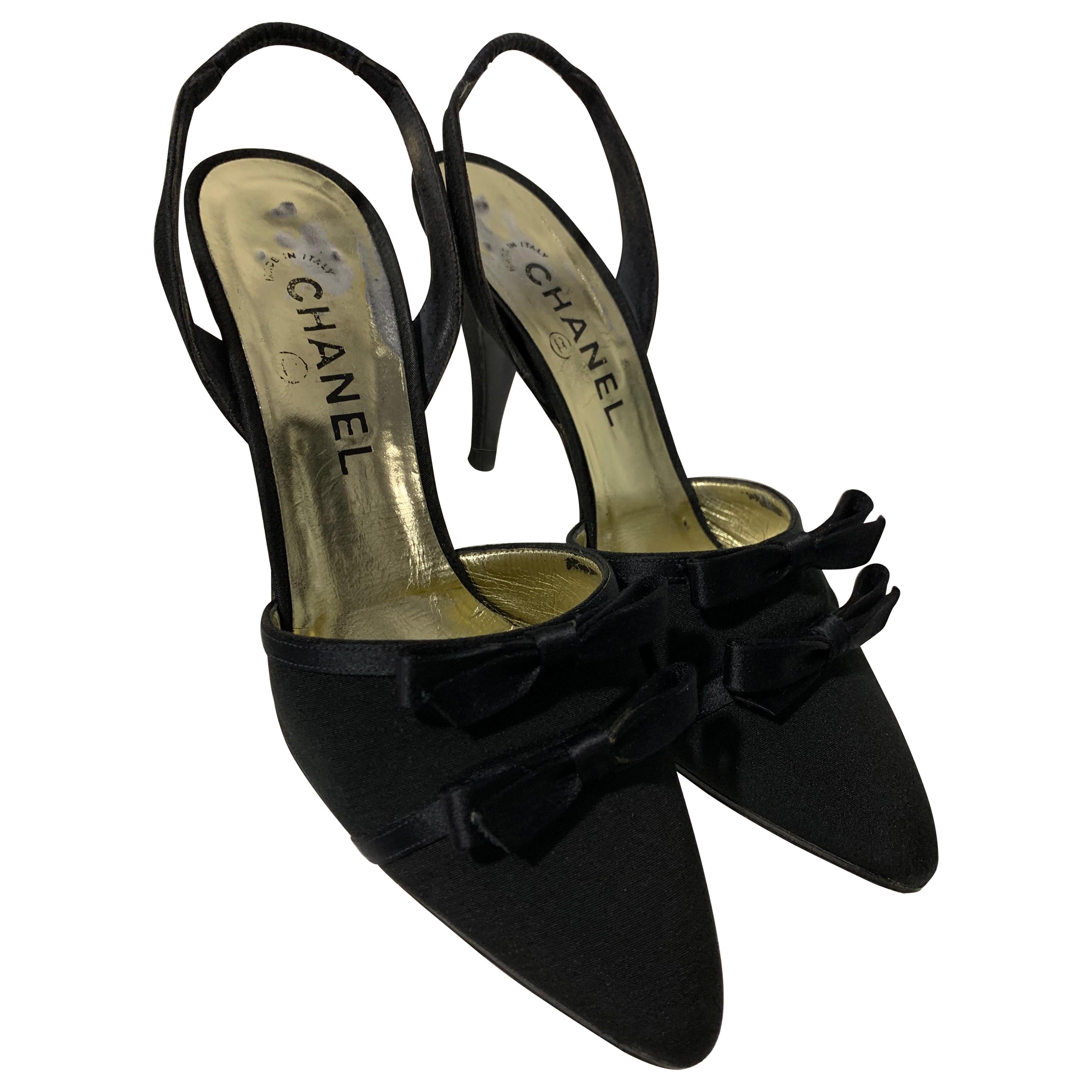 1980 Chanel Black Silk Fabric Slingback Shoe W/Satin Bows Size 7M For Sale