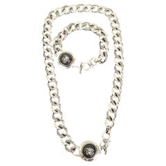 Versace, collier et bracelet en métal argenté taille unique, printemps 2011 L n° 33, neuf