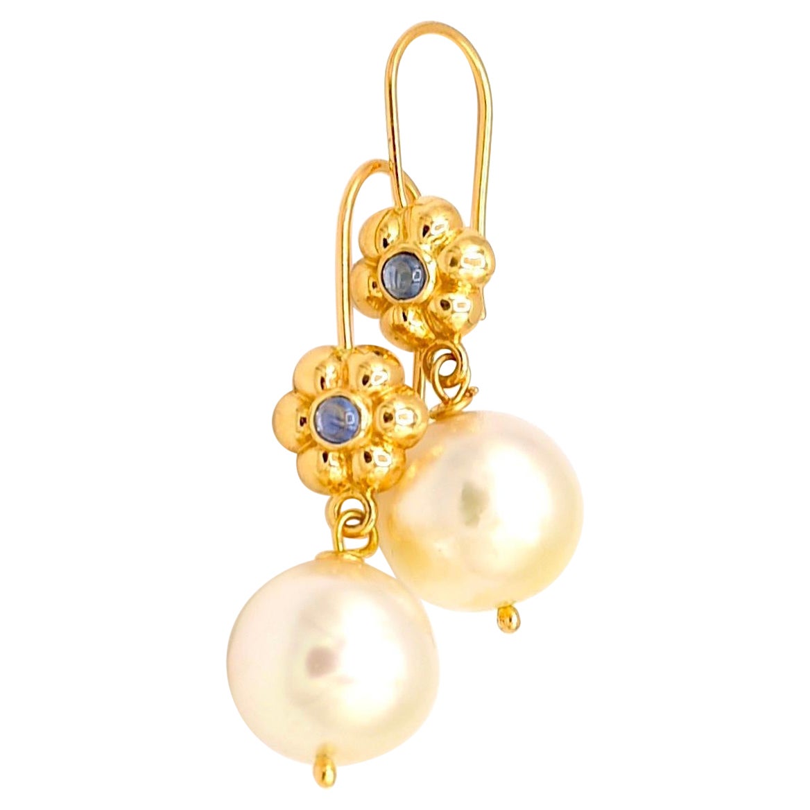 The delicate South Sea Cultured Pearl ( 12,2mm) earrings are perfect for everyday wear! The small blue Sapphire accent is the touch of elegance and top of the beauty in your ears! Everyday elegance!