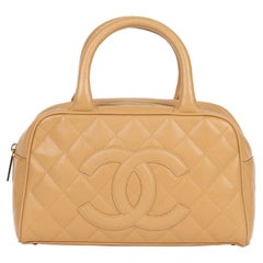 Chanel Mini Boston in pelle di caviale trapuntata beige