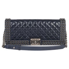 Chanel Marineblau Gestepptes Distressed Kalbsleder Kette um lange Le Boy COC