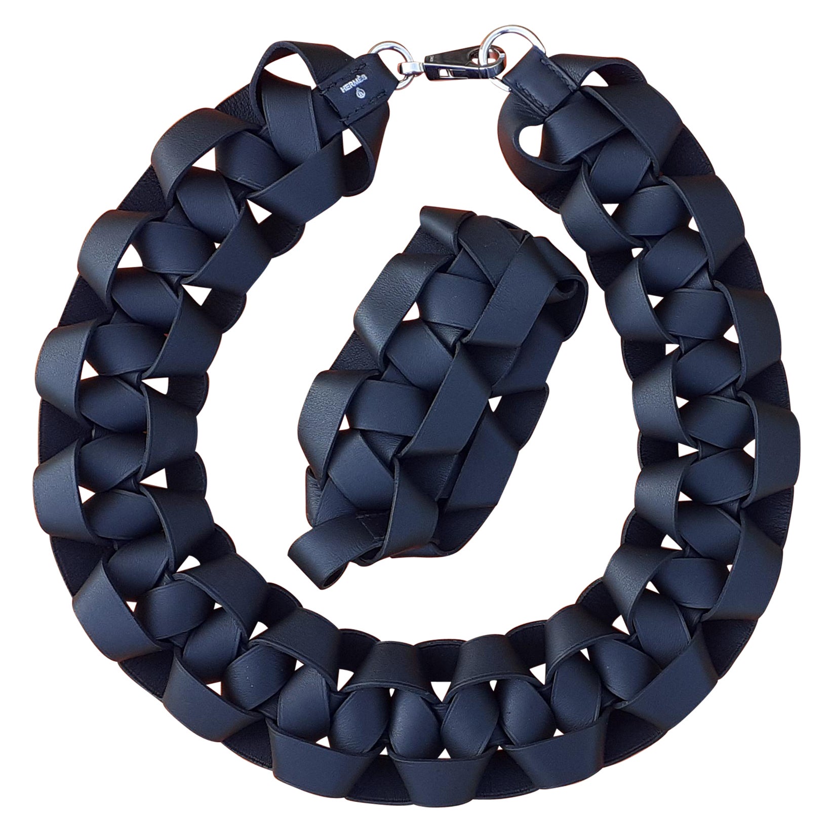 Hermès Schwarzes geflochtenes Lederarmband und Halskette Set Petit H Selten im Angebot