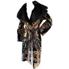 Just Cavalli Vintage Samt geblümter Brokat Mantel mit Gürtel und abnehmbarem Pelzkragen