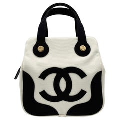 Chanel Marshmallow-Tasche aus schwarzem und weißem Canvas