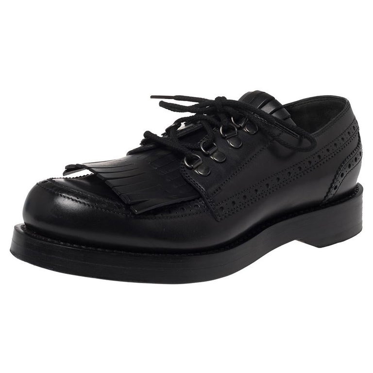 Gucci Black Brogue Leather Fringe Lace Up Derby Size 41 For Sale at 1stDibs