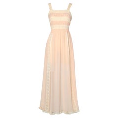 Vintage 1930 pale pink silk -crêpe night gown with embroideries and lace 