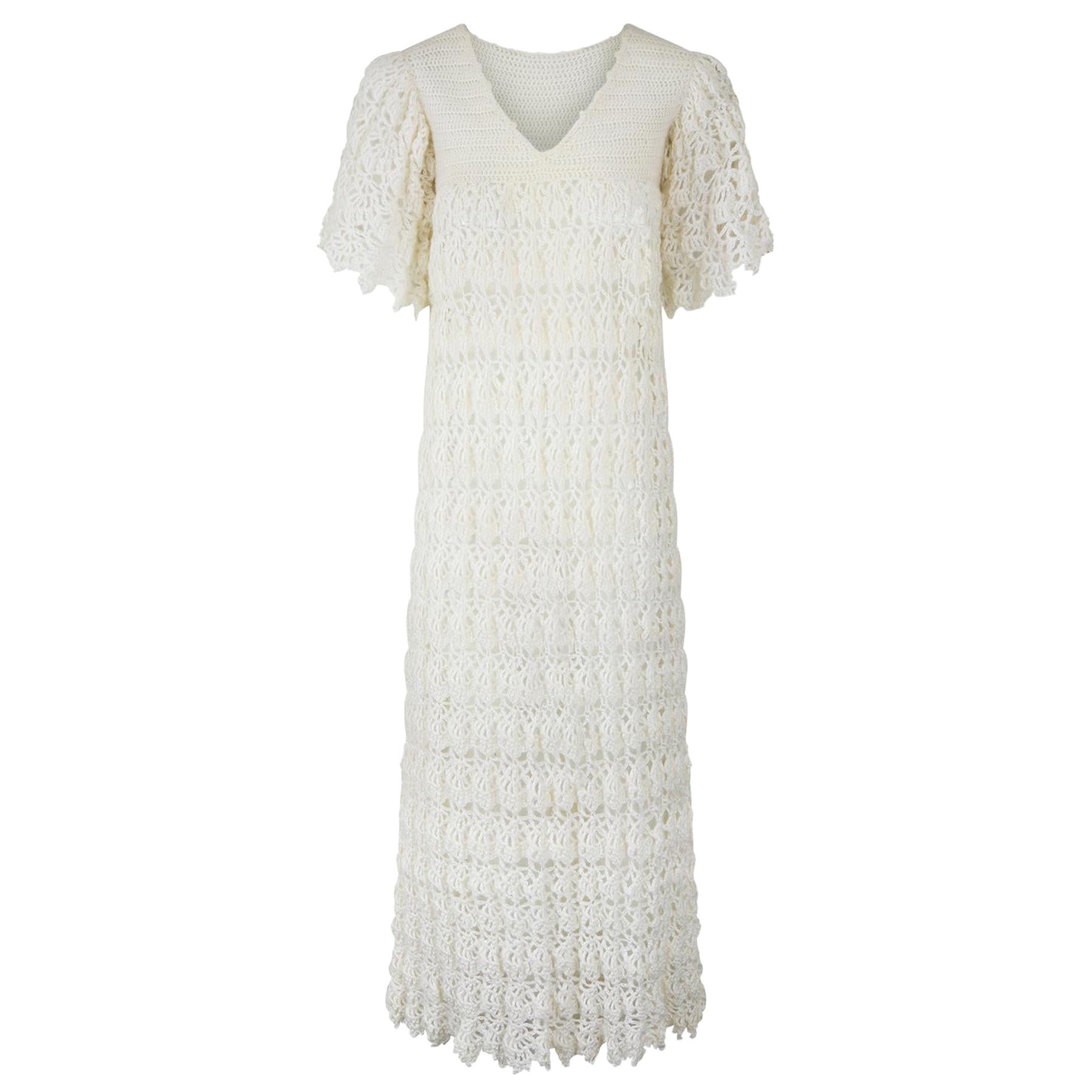 Robe longue en laine blanche tricotée des années 1970 en vente