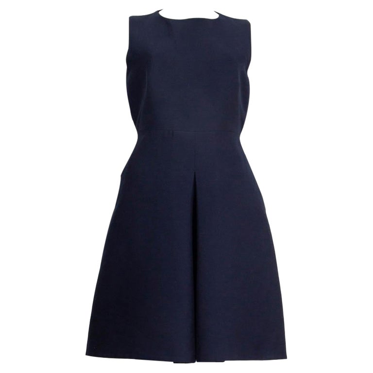 BURBERRY LONDON navy blue cotton and silk PLEATED Sleeveless FLARED Dress  10 M For Sale at 1stDibs | blue burberry dress, burberry blue dress