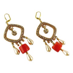 CHRISTIAN LACROIX (zugeschrieben) Vintage-Ohrringe mit Juwelen und baumelnden Ohrringen